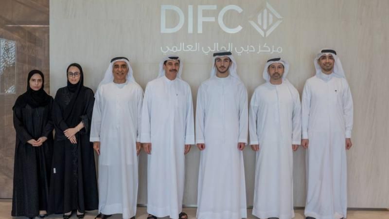 محمد بن راشد بن محمد بن راشد يطلع على رؤية مركز دبي المالي محمد بن راشد بن محمد بن راشد يطلع على رؤية مركز دبي المالي