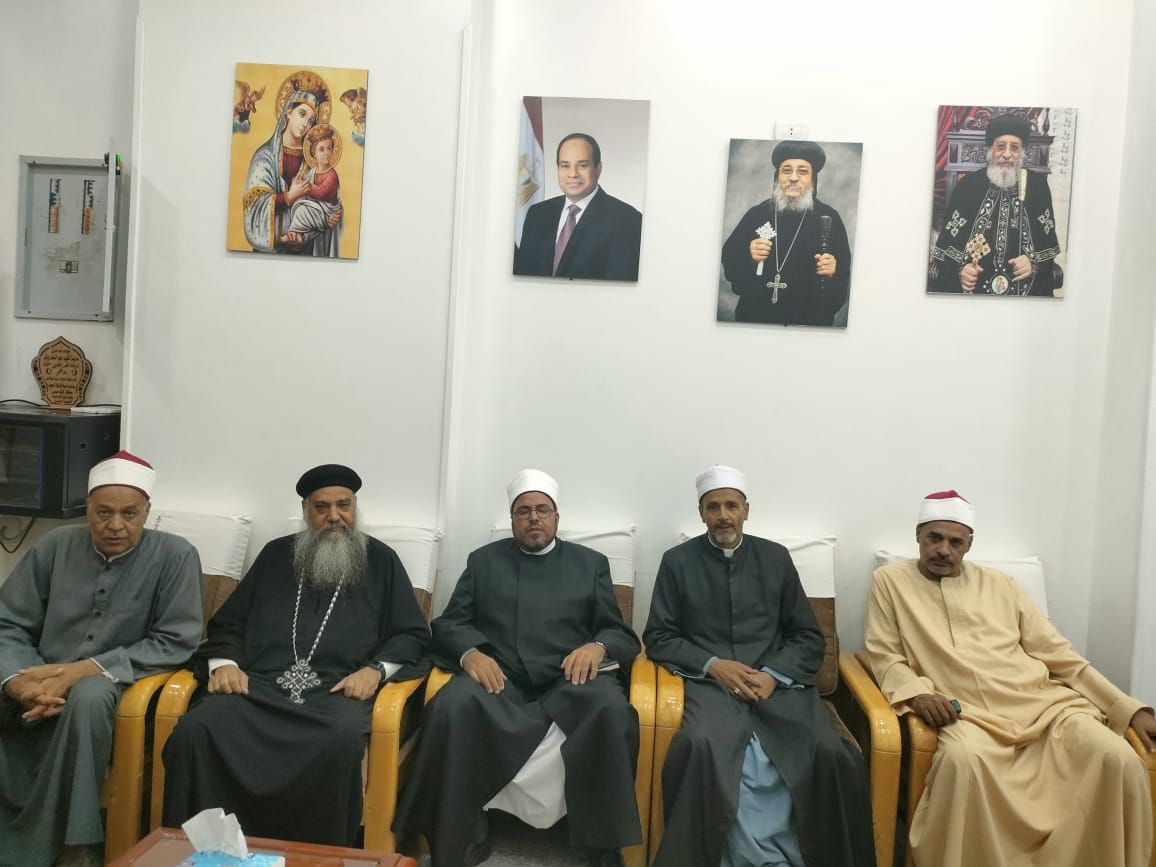 وفد الأوقاف فى زيارة لمقر كنيسة العذراء مريم بإسنا وفد الأوقاف فى زيارة لمقر كنيسة العذراء مريم بإسنا