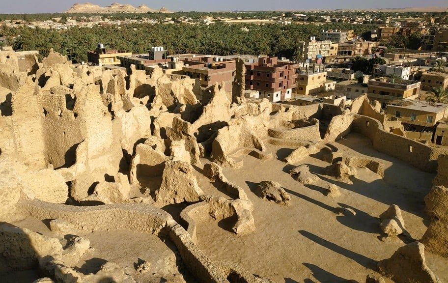شالي الاثرية مقامة اعلى جبل وسط واحة سيوة شالي الاثرية مقامة اعلى جبل وسط واحة سيوة