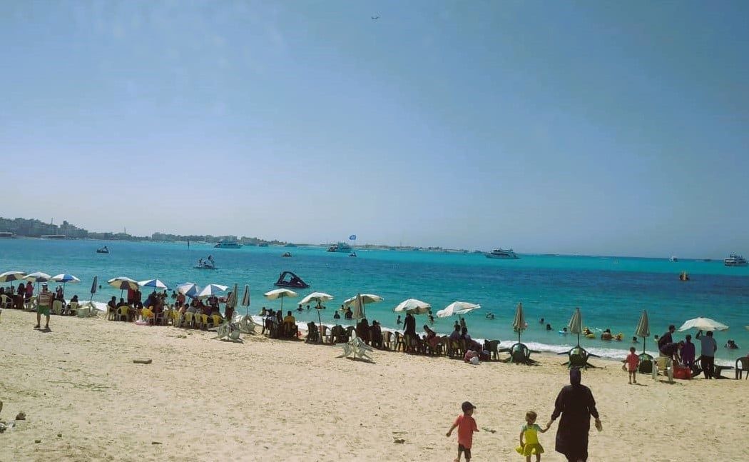 اقبال متزايد على شواطئ مطروح اقبال متزايد على شواطئ مطروح