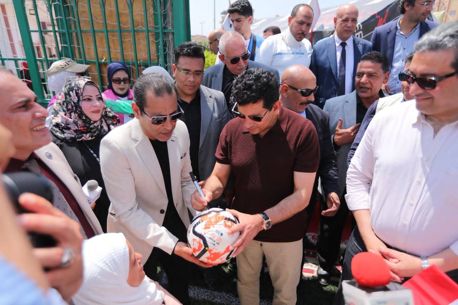 وزير الشباب أثناء زيارته بدمياط وزير الشباب أثناء زيارته بدمياط
