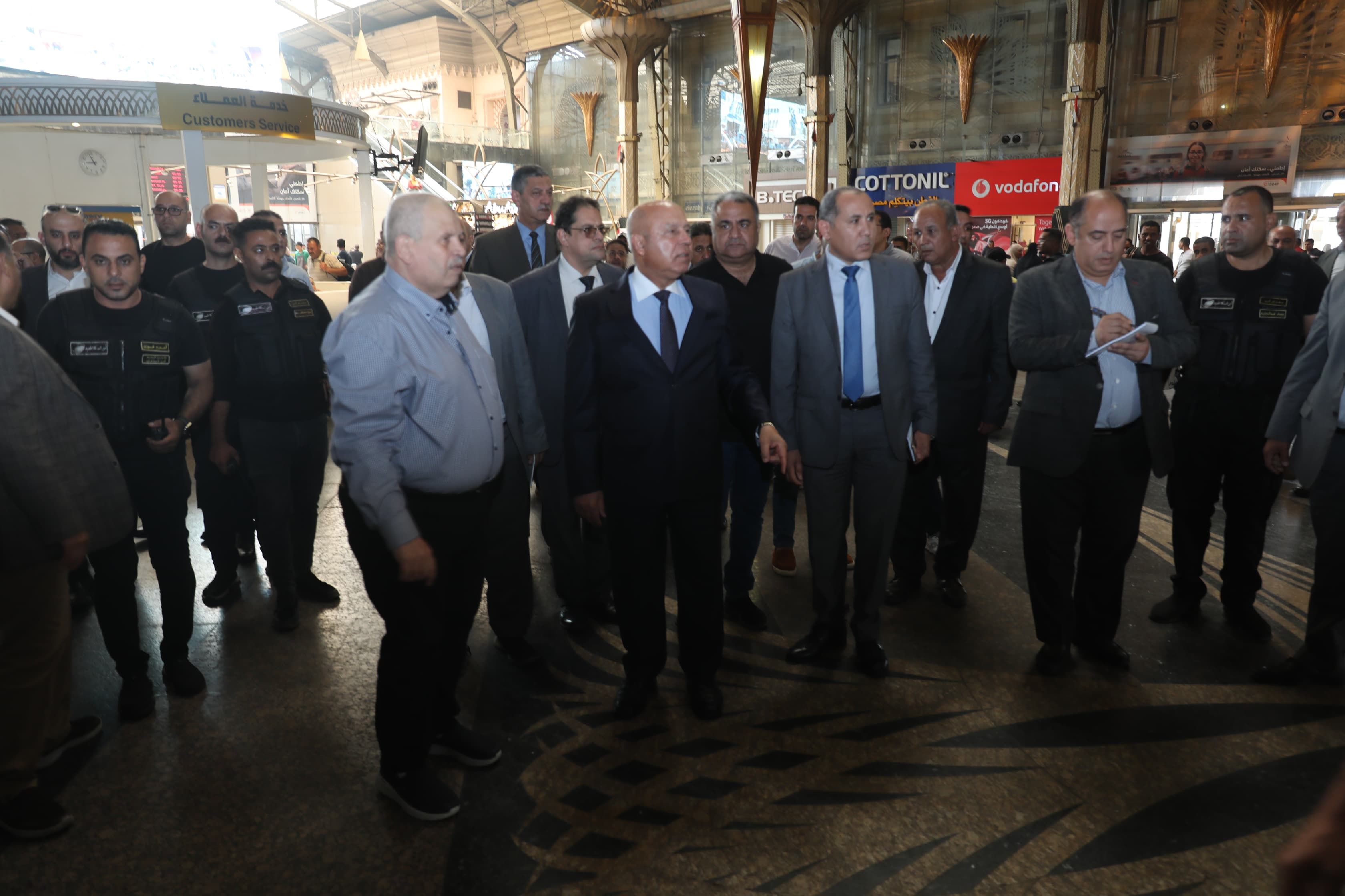نائب رئيس الوزراء يتفقد محطة مصر برمسيس ويوجه بتطبيق مبدأ الثواب والعقاب على الجميع (2) نائب رئيس الوزراء يتفقد محطة مصر برمسيس ويوجه بتطبيق مبدأ الثواب والعقاب على الجميع (2)
