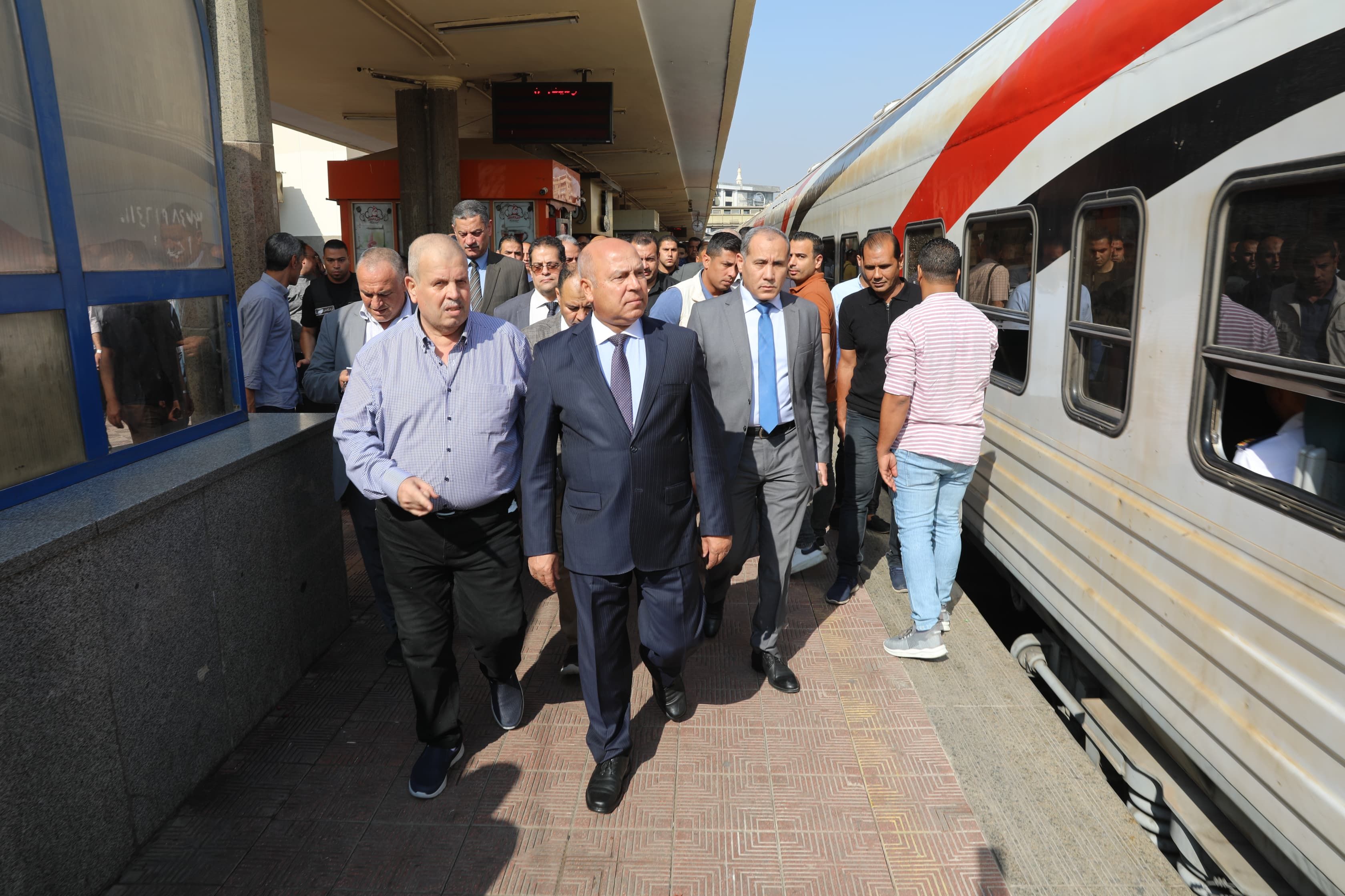 نائب رئيس الوزراء يتفقد محطة مصر برمسيس ويوجه بتطبيق مبدأ الثواب والعقاب على الجميع (3) نائب رئيس الوزراء يتفقد محطة مصر برمسيس ويوجه بتطبيق مبدأ الثواب والعقاب على الجميع (3)