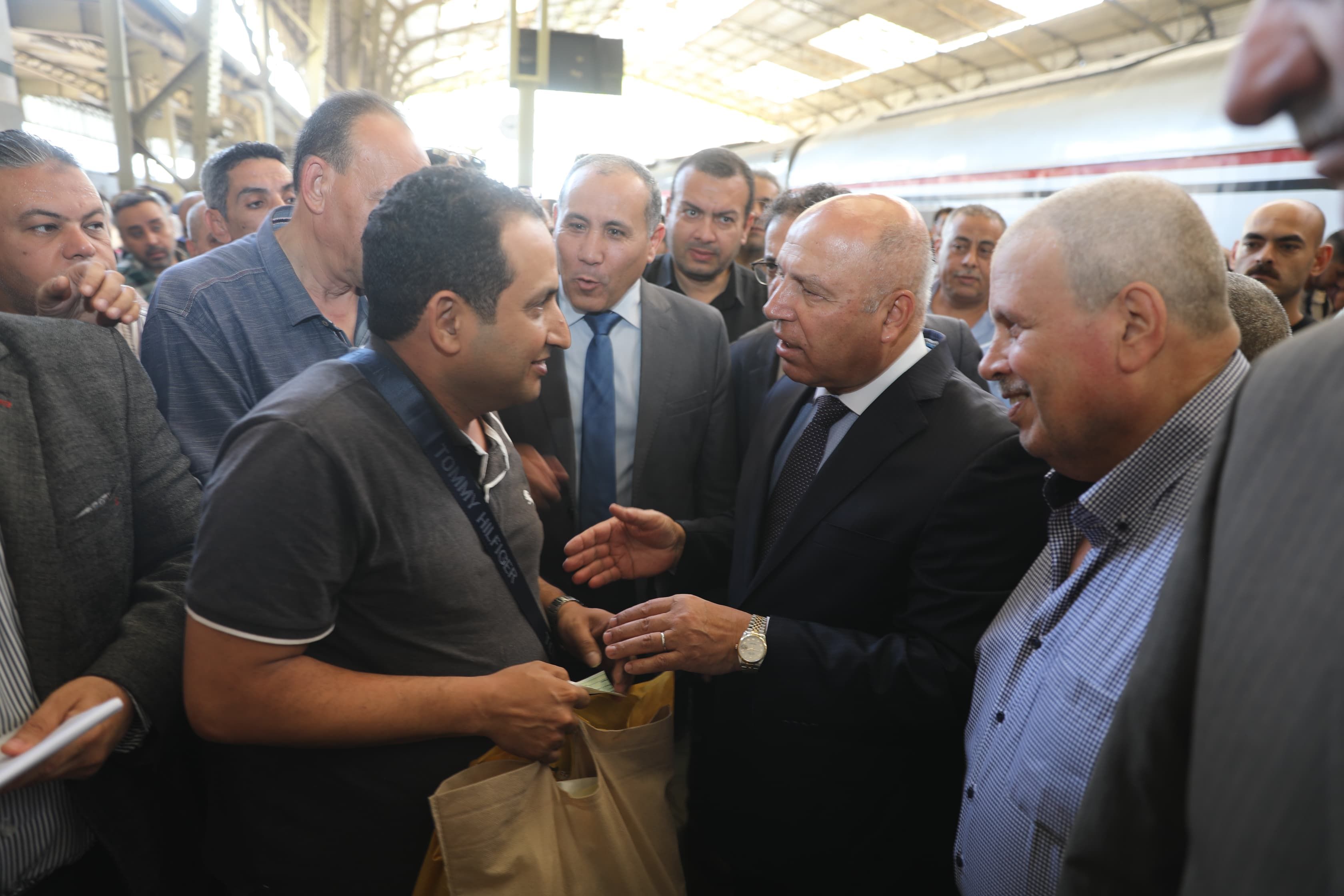 نائب رئيس الوزراء يتفقد محطة مصر برمسيس ويوجه بتطبيق مبدأ الثواب والعقاب على الجميع (4) نائب رئيس الوزراء يتفقد محطة مصر برمسيس ويوجه بتطبيق مبدأ الثواب والعقاب على الجميع (4)