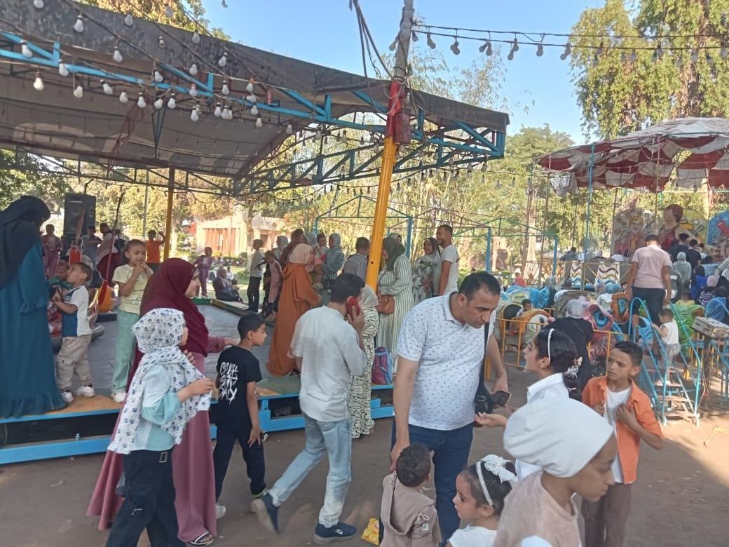 منطقة الملاهي بالحدائق منطقة الملاهي بالحدائق