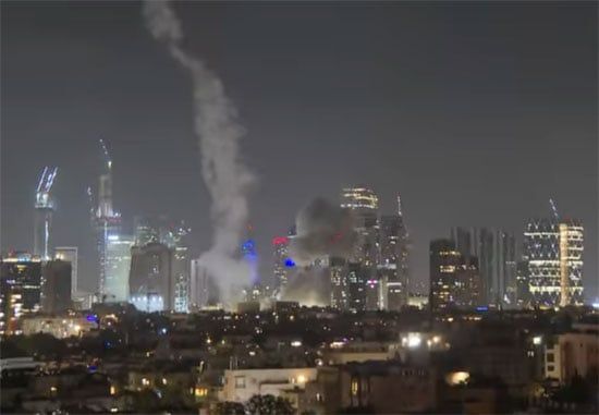 الصواريخ فى سماء تل أبيب الصواريخ فى سماء تل أبيب