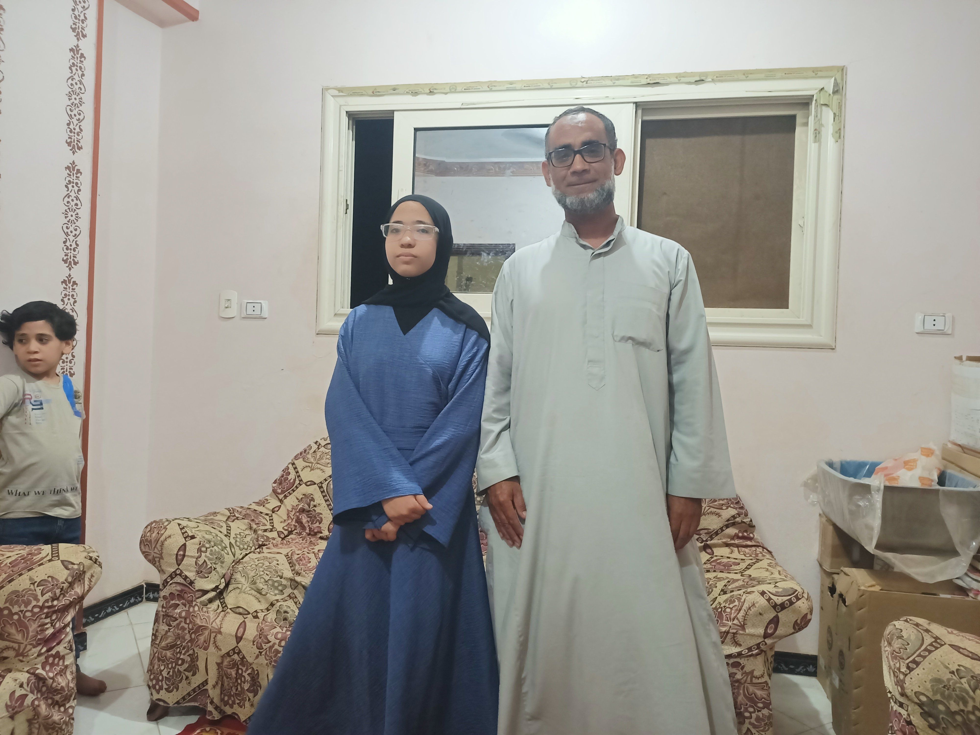 العاشر مكرر مع معلمها العاشر مكرر مع معلمها