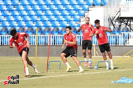 الأهلي يواصل استعداداته (1) الأهلي يواصل استعداداته (1)