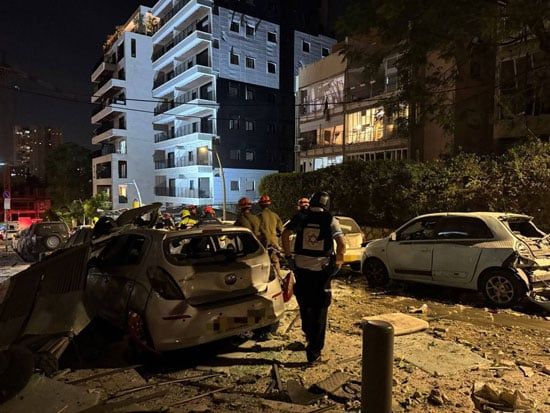 دمار نتيجة تساقط الصواريخ فى تل أبيب