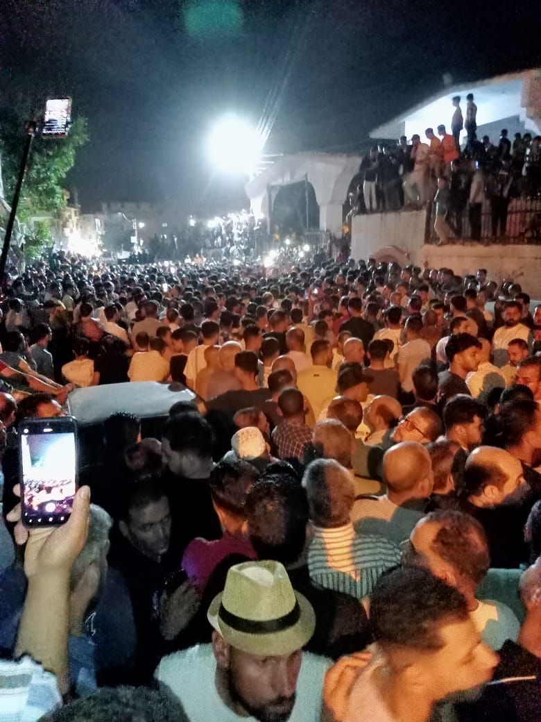 أهالى أدكو يشيعون جنازة جواهرجى البحيرة.. لقي مصرعه إثر التعدي عليه بسلاح أبيض (3) أهالى أدكو يشيعون جنازة جواهرجى البحيرة.. لقي مصرعه إثر التعدي عليه بسلاح أبيض (3)