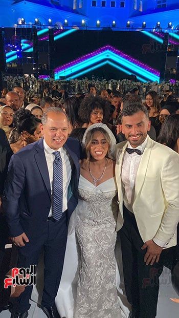 رامي إمام مع العروسين رامي إمام مع العروسين