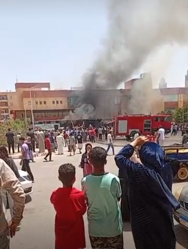 حريق بمحلات أمام مول بحدائق أكتوبر حريق بمحلات أمام مول بحدائق أكتوبر