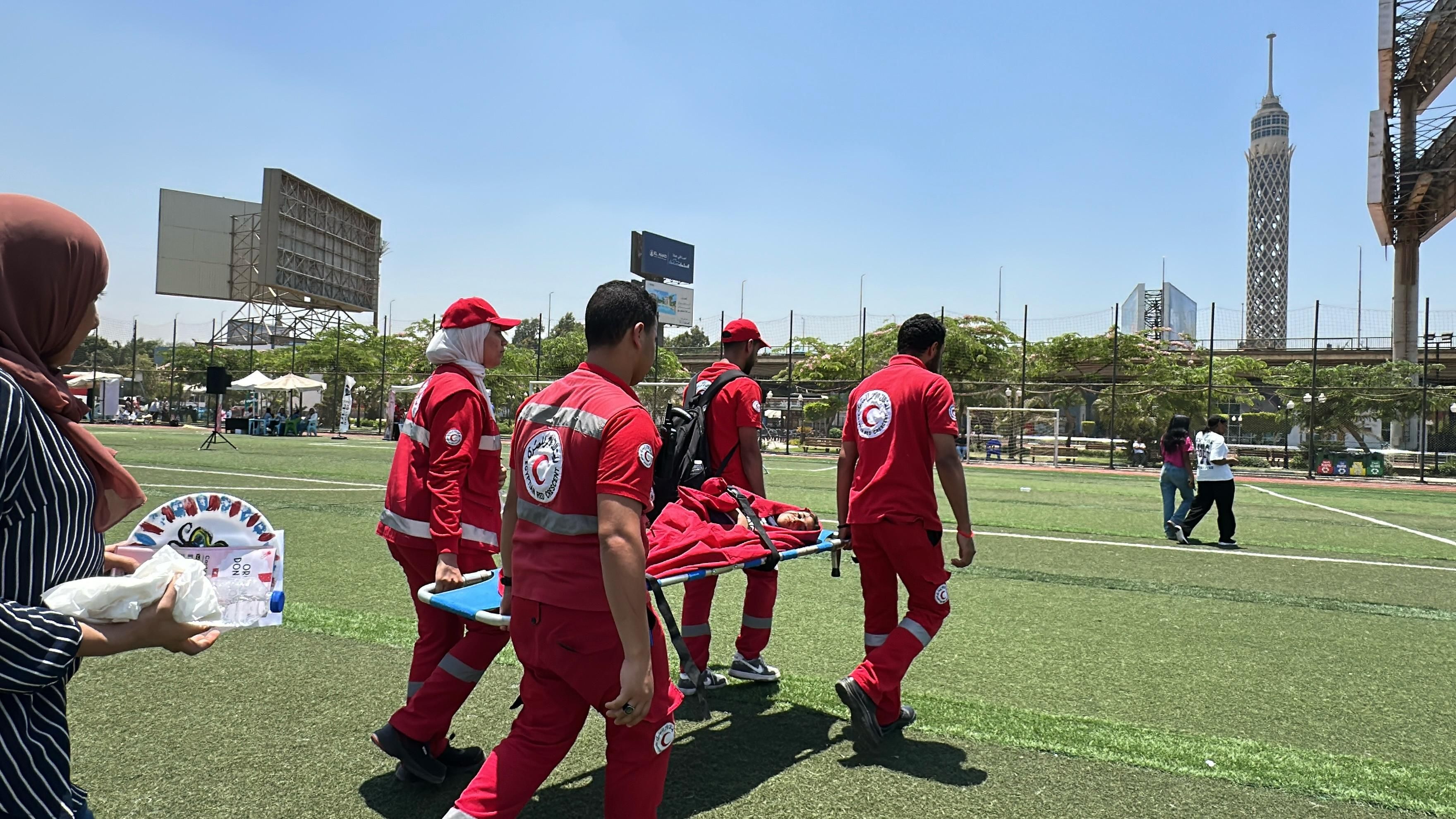 الهلال الأحمر المصرى ينظم حملات توعوية (1) الهلال الأحمر المصرى ينظم حملات توعوية (1)
