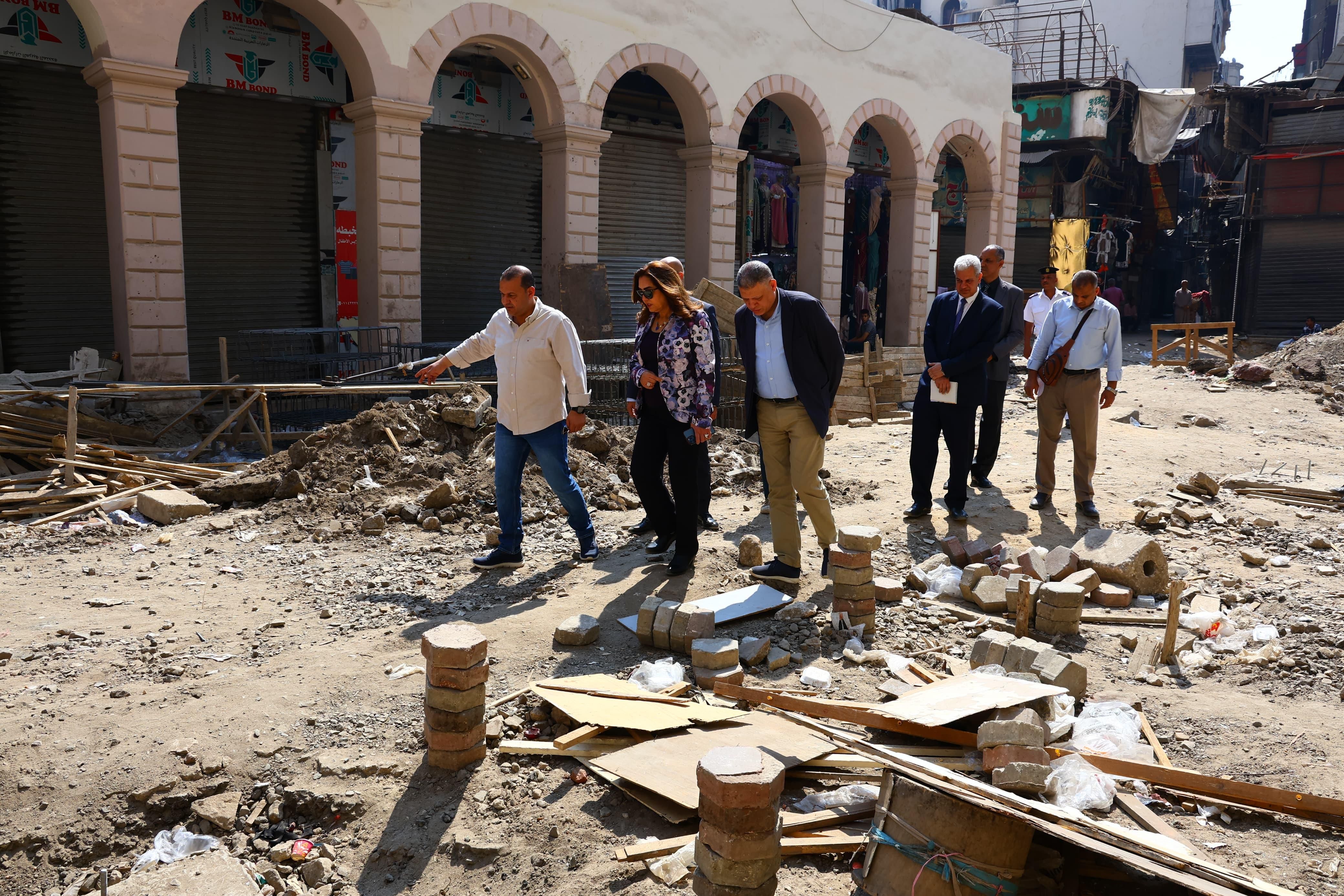وزيرة التنمية المحلية تتفقد تنفيذ المرحلة الأولى من تطوير سوق العتبة بالموسكى (1) وزيرة التنمية المحلية تتفقد تنفيذ المرحلة الأولى من تطوير سوق العتبة بالموسكى (1)