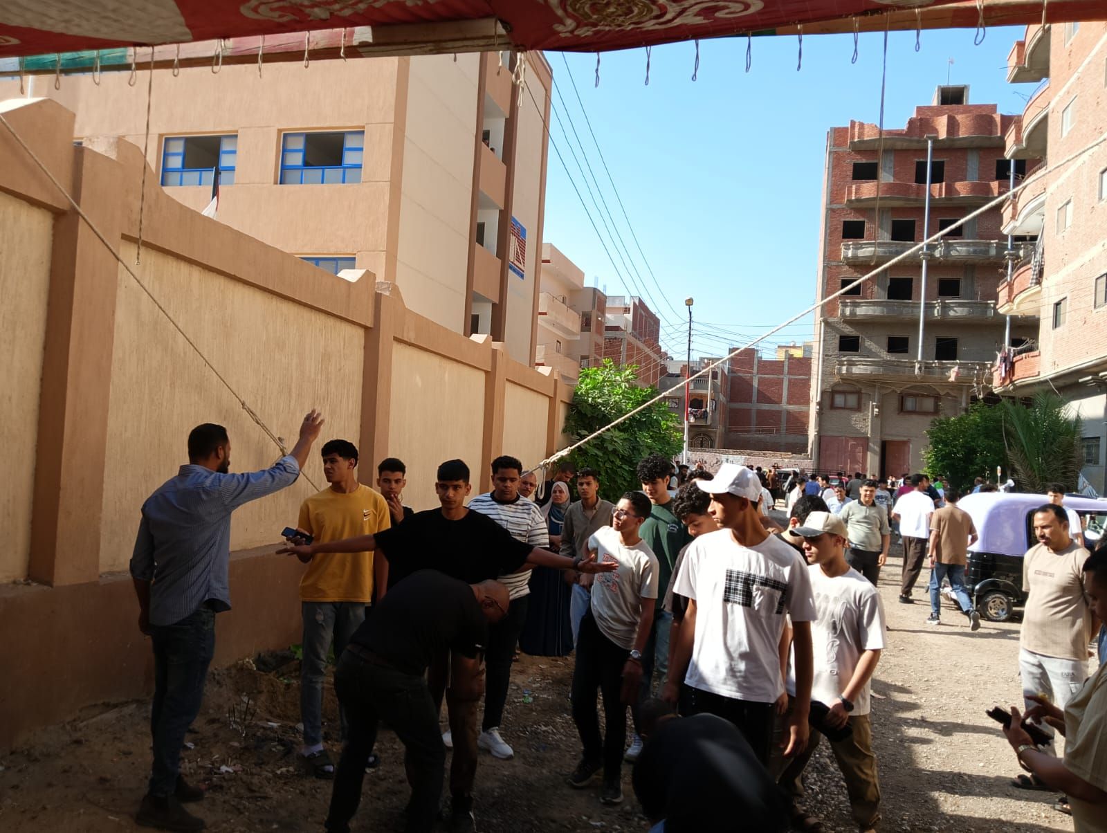 أثناء دخول اللجان أثناء دخول اللجان