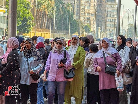 الأهالى أمام اللجان الأهالى أمام اللجان