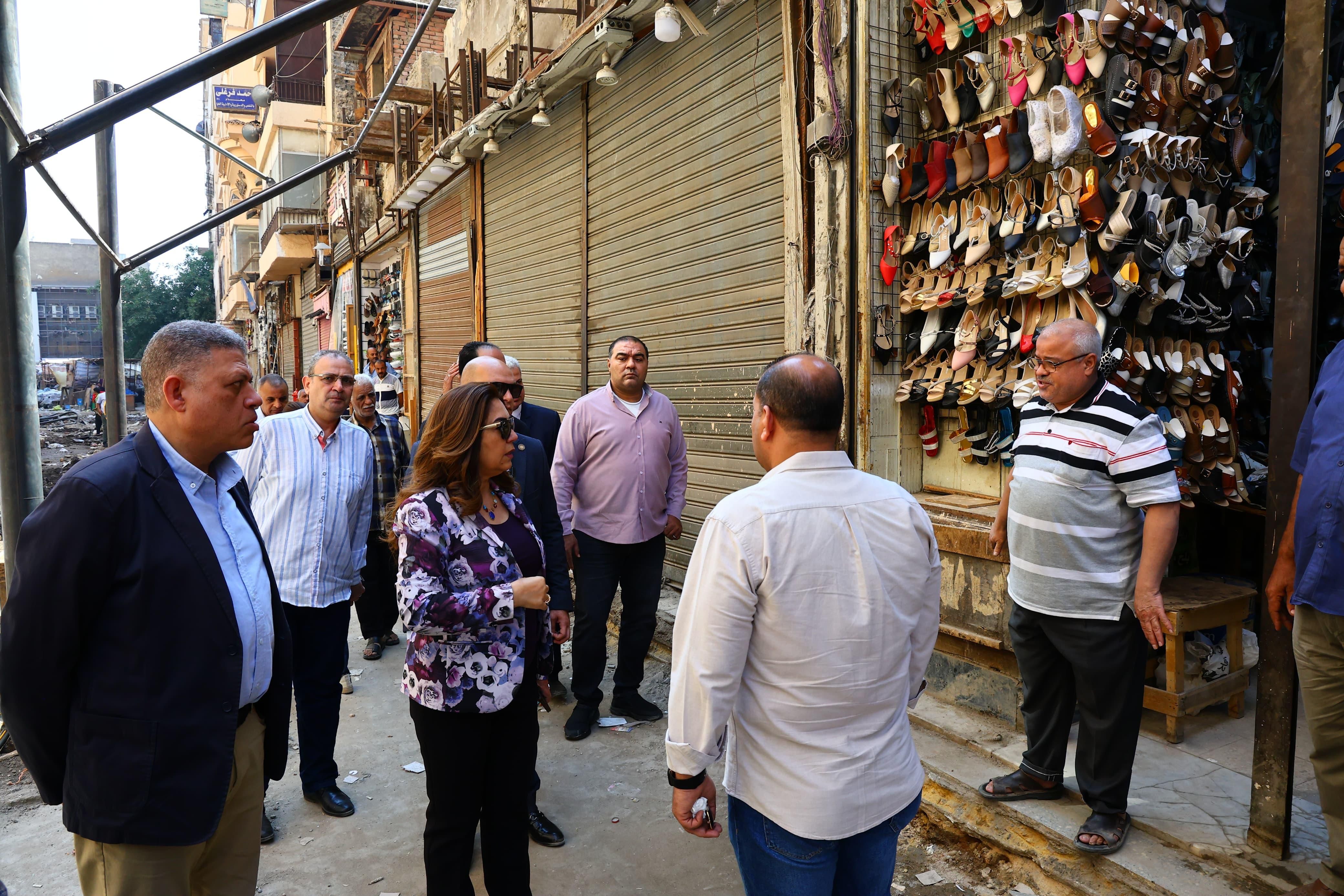 وزيرة التنمية المحلية تتفقد تنفيذ المرحلة الأولى من تطوير سوق العتبة بالموسكى (8) وزيرة التنمية المحلية تتفقد تنفيذ المرحلة الأولى من تطوير سوق العتبة بالموسكى (8)