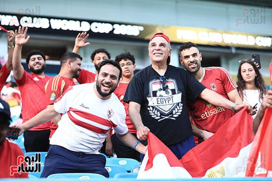 جمهور الزمالك يساند الأهلي من الدرجات جمهور الزمالك يساند الأهلي من الدرجات