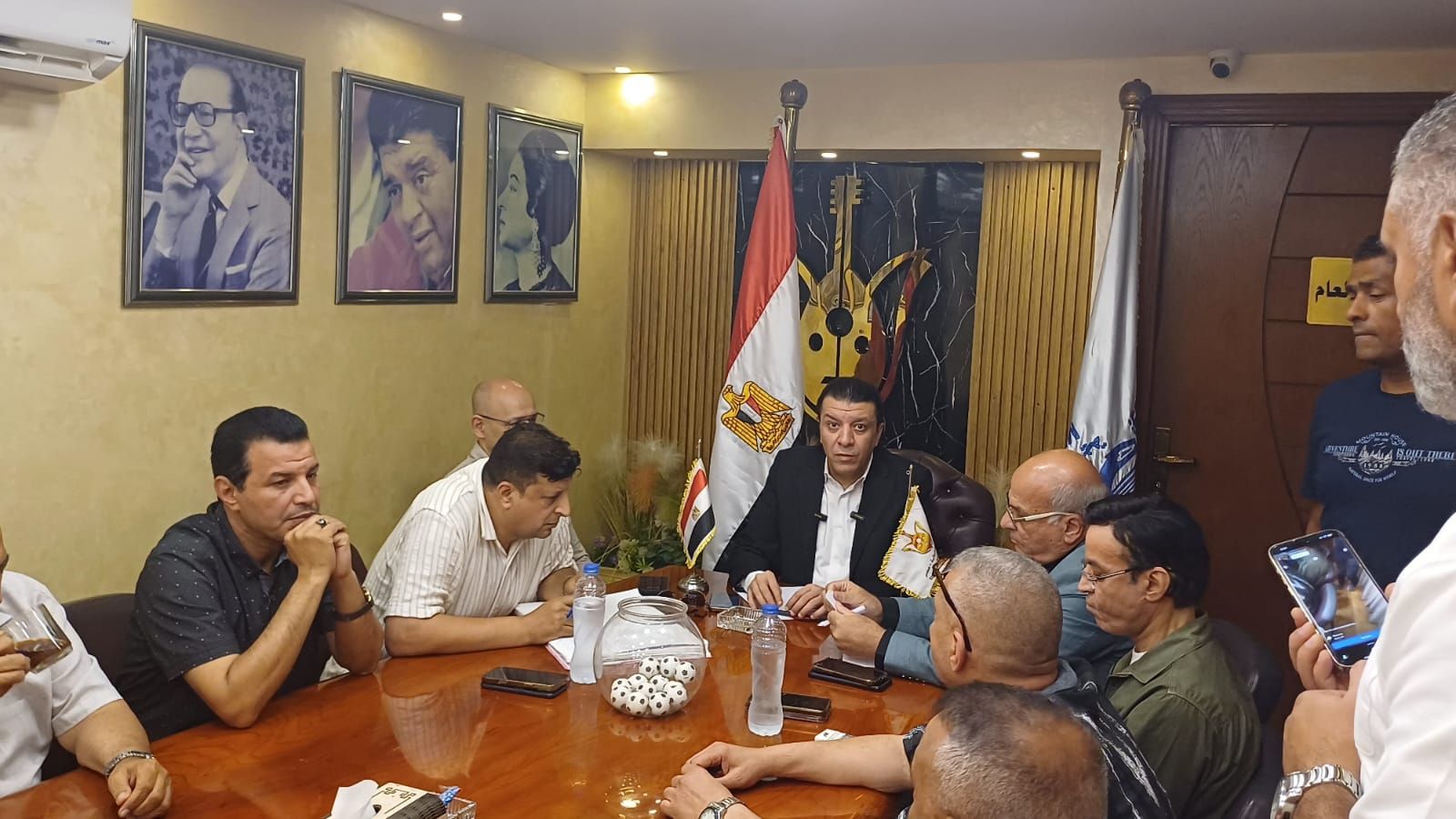 قرعة التجديد النصفي لنقابة المهن الموسيقية تسفر عن بقاء 6 أعضاء وخروج 6 آخرين (4) قرعة التجديد النصفي لنقابة المهن الموسيقية تسفر عن بقاء 6 أعضاء وخروج 6 آخرين (4)