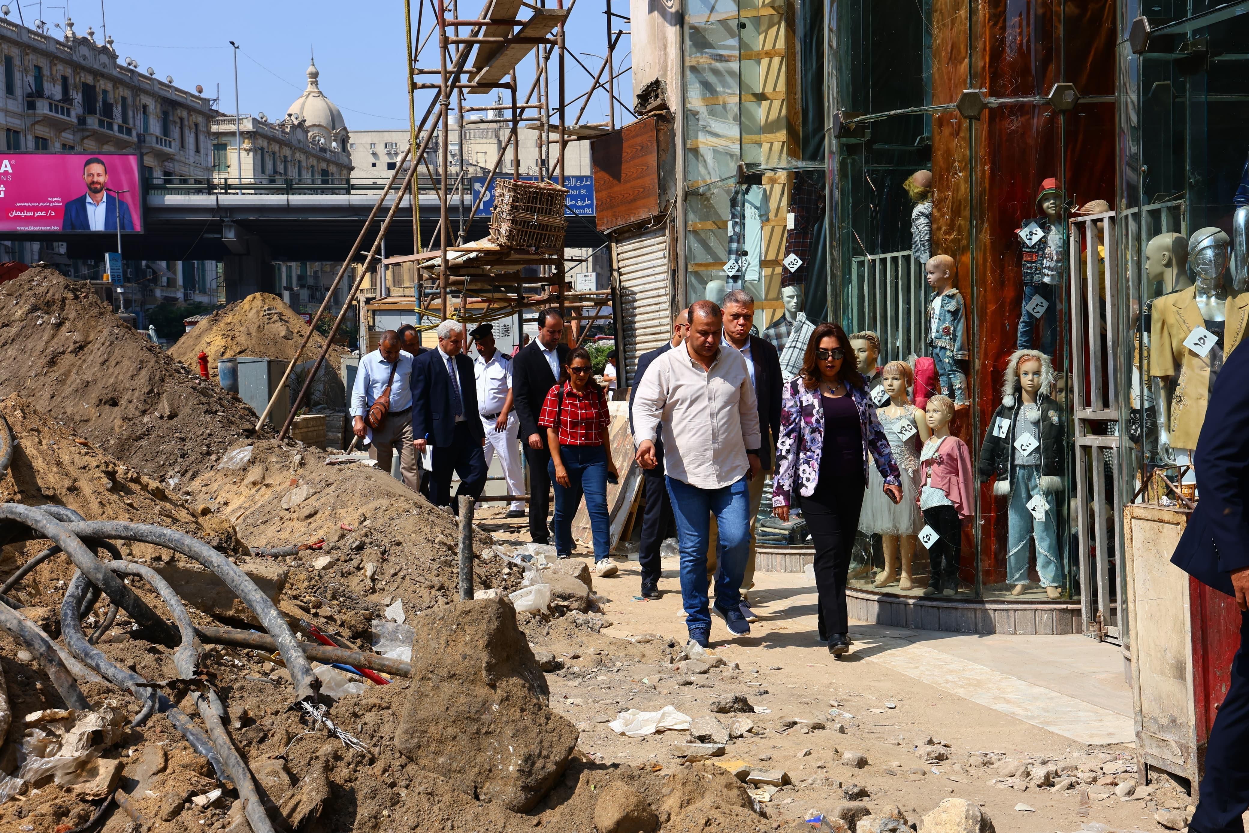 وزيرة التنمية المحلية تتفقد تنفيذ المرحلة الأولى من تطوير سوق العتبة بالموسكى (7) وزيرة التنمية المحلية تتفقد تنفيذ المرحلة الأولى من تطوير سوق العتبة بالموسكى (7)