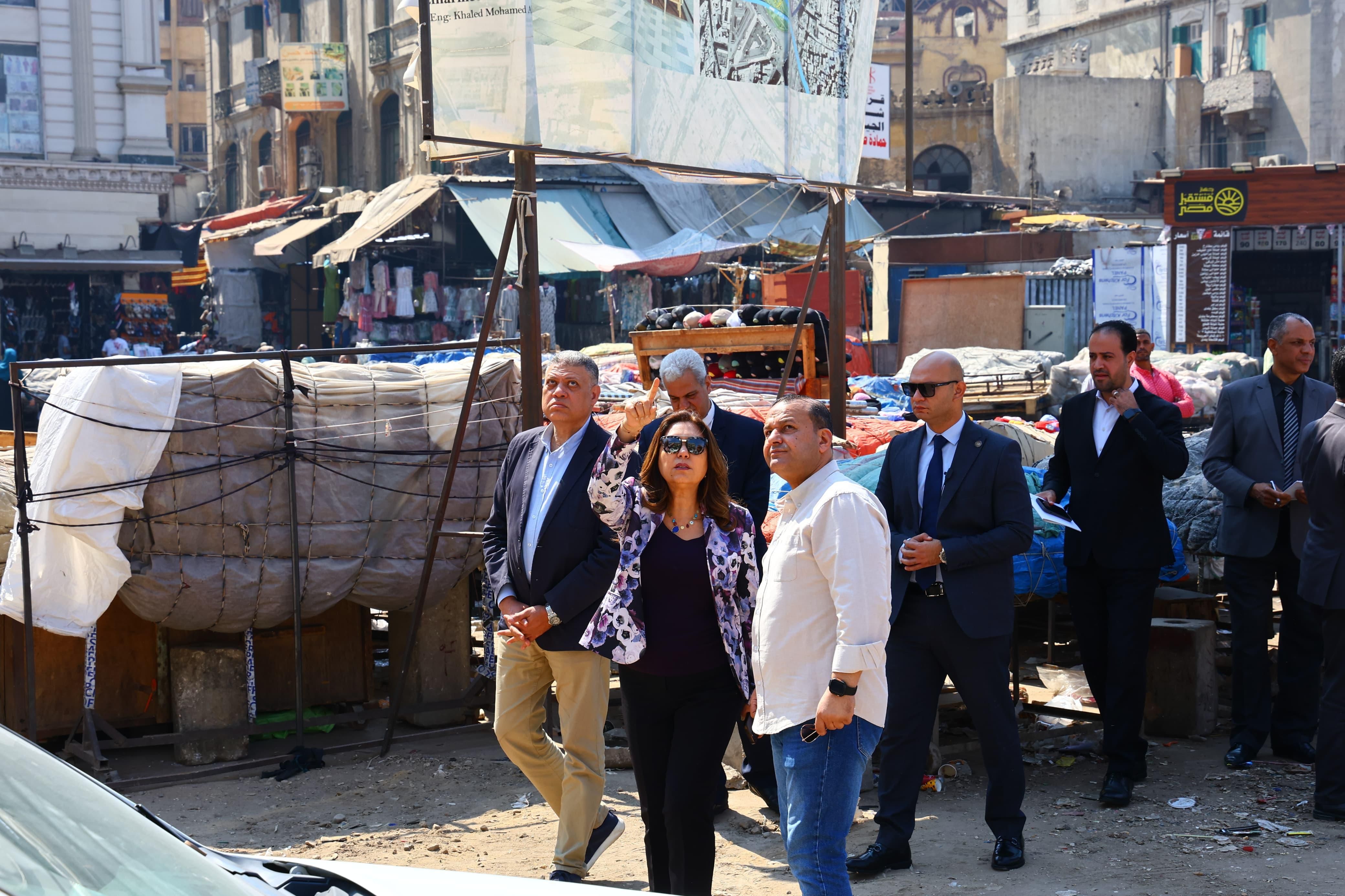 وزيرة التنمية المحلية تتفقد تنفيذ المرحلة الأولى من تطوير سوق العتبة بالموسكى (3) وزيرة التنمية المحلية تتفقد تنفيذ المرحلة الأولى من تطوير سوق العتبة بالموسكى (3)