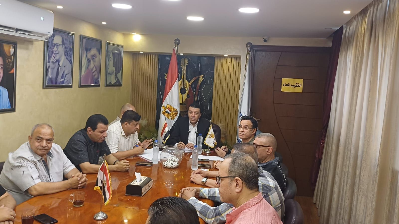 قرعة التجديد النصفي لنقابة المهن الموسيقية تسفر عن بقاء 6 أعضاء وخروج 6 آخرين (3) قرعة التجديد النصفي لنقابة المهن الموسيقية تسفر عن بقاء 6 أعضاء وخروج 6 آخرين (3)