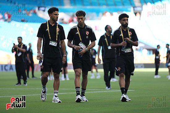 لاعبى الأهلى فى ملعب المباراة لاعبى الأهلى فى ملعب المباراة