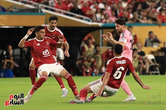 كوكا وميسى خلال المباراة كوكا وميسى خلال المباراة