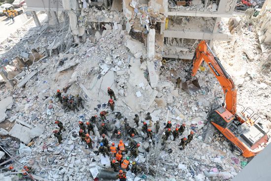 إيران تطلق صواريخ باليستية على إسرائيل (11) إيران تطلق صواريخ باليستية على إسرائيل (11)