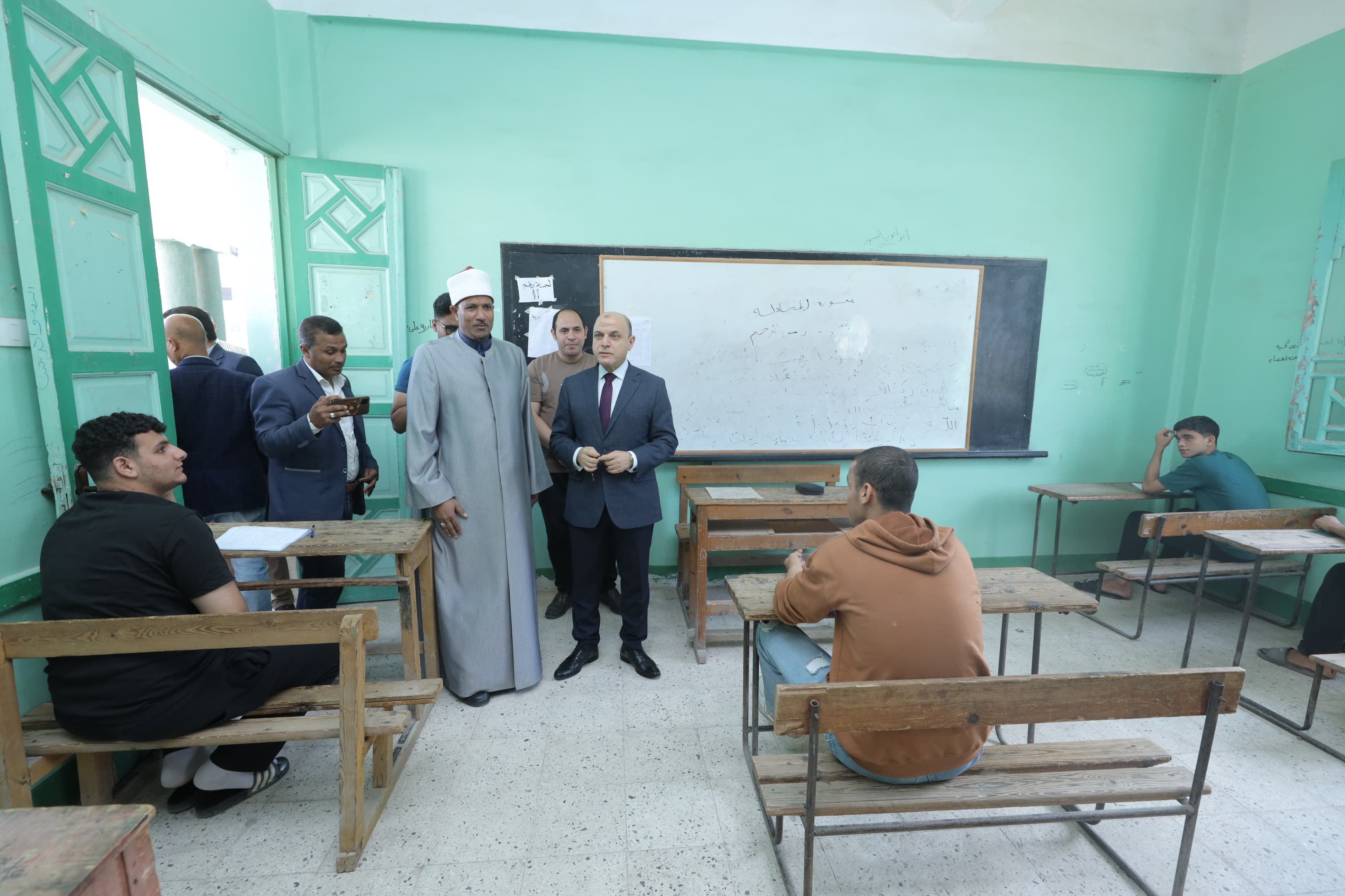 تفقد محافظ كفر الشيخ للجان الثانوية الأزهرية تفقد محافظ كفر الشيخ للجان الثانوية الأزهرية