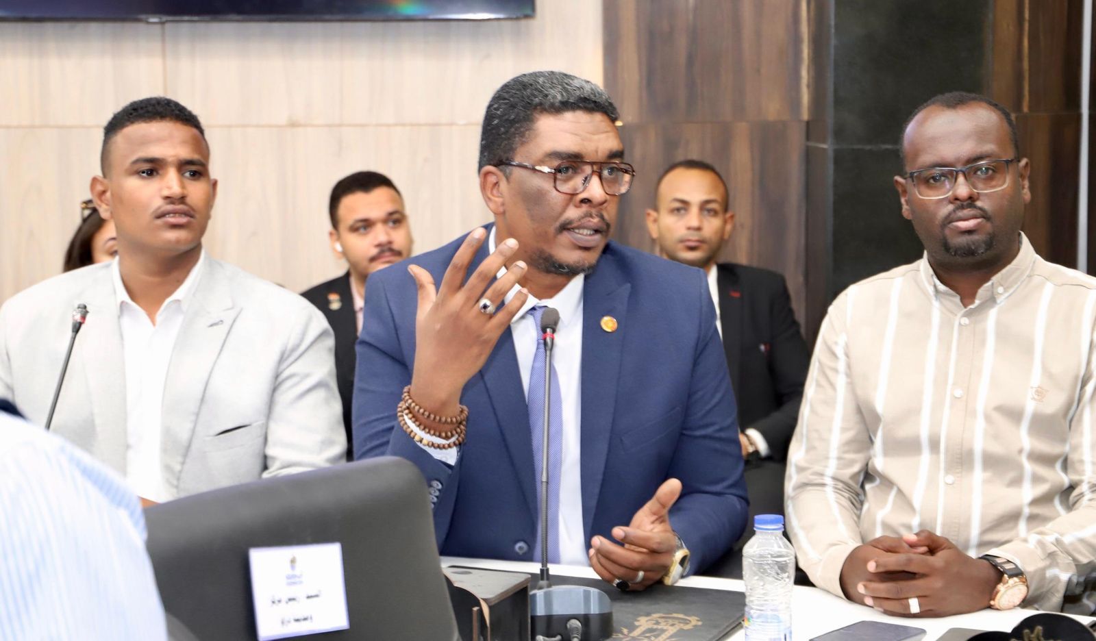 جانب من الفعالية بديوان عام المحافظة جانب من الفعالية بديوان عام المحافظة