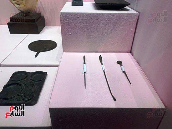أدوات وضع مستحضرات التجميل أدوات وضع مستحضرات التجميل