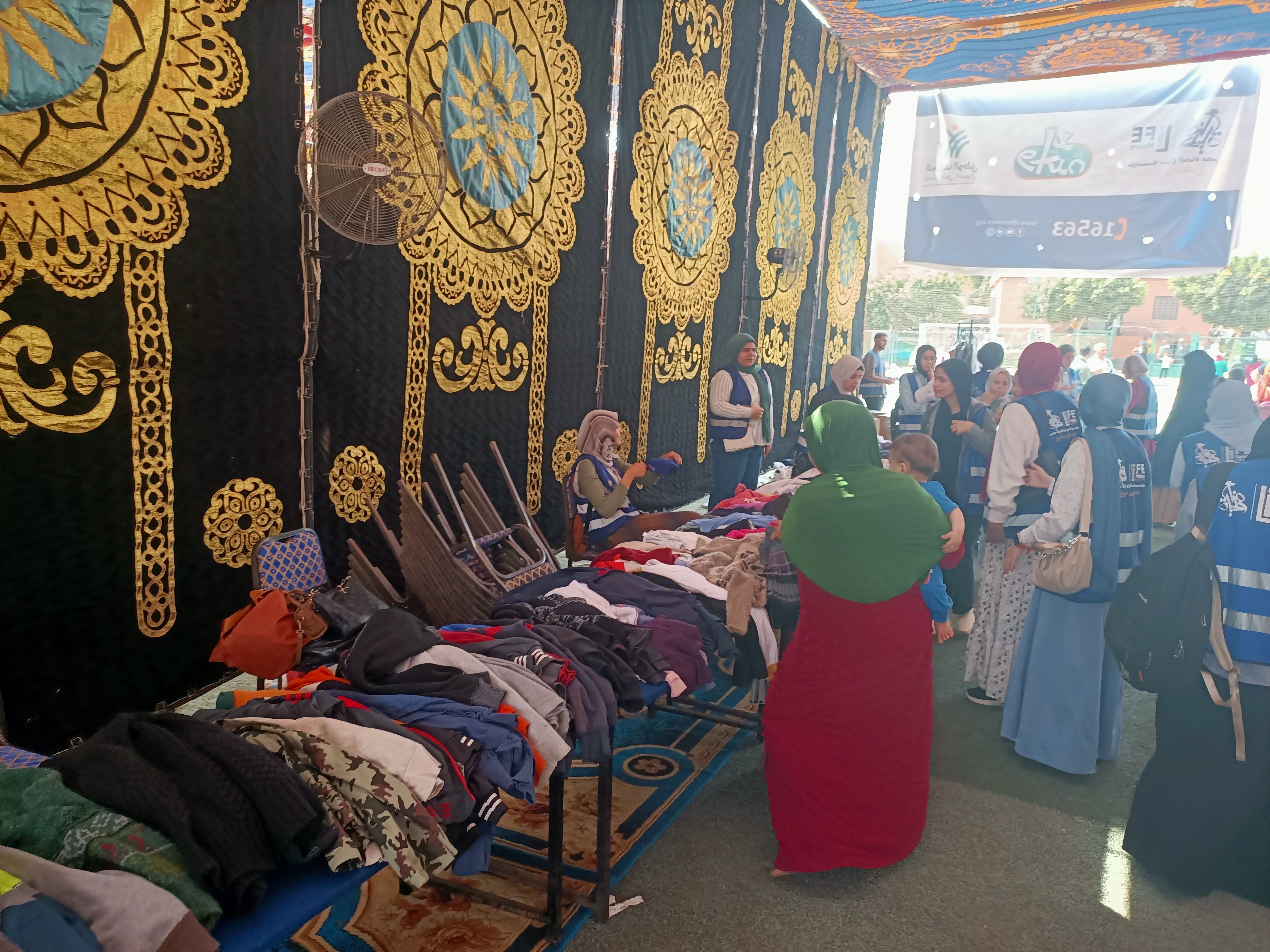 معرض الملابس معرض الملابس