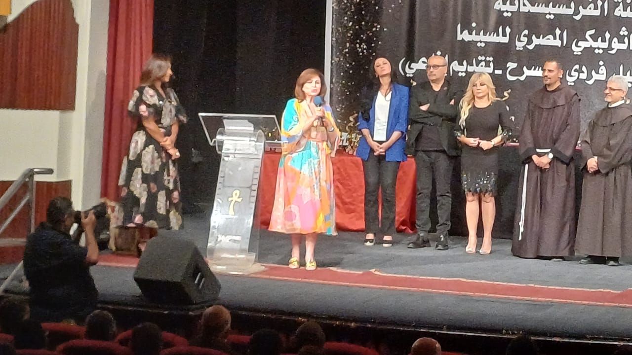 أول ظهور للفنانة إلهام شاهين في المركز الكاثوليكي عقب عودتها من العراق (2) أول ظهور للفنانة إلهام شاهين في المركز الكاثوليكي عقب عودتها من العراق (2)