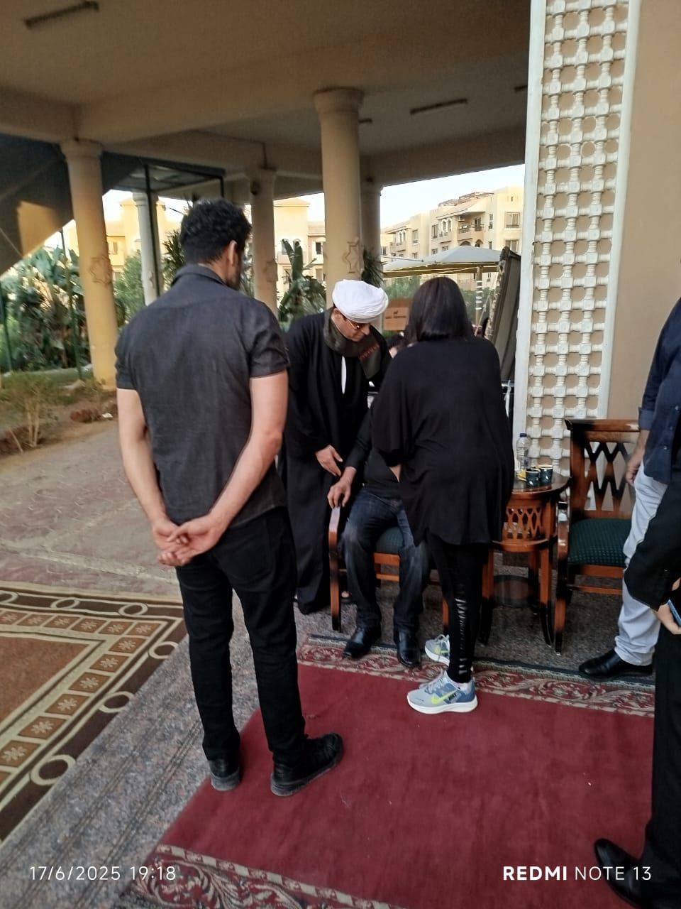 الموسيقار صلاح الشرنوبي يستقبل العزاء في نجله محمد بمسجد الشرطة (3) الموسيقار صلاح الشرنوبي يستقبل العزاء في نجله محمد بمسجد الشرطة (3)