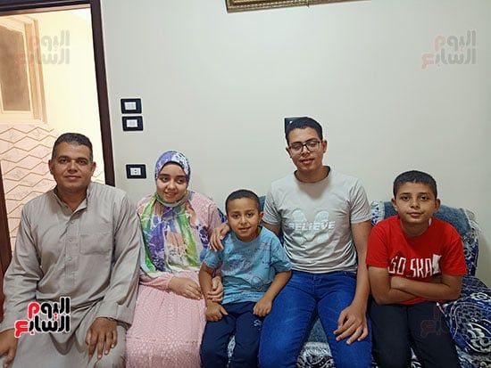 احمد-جمال-مع-اسرته احمد-جمال-مع-اسرته