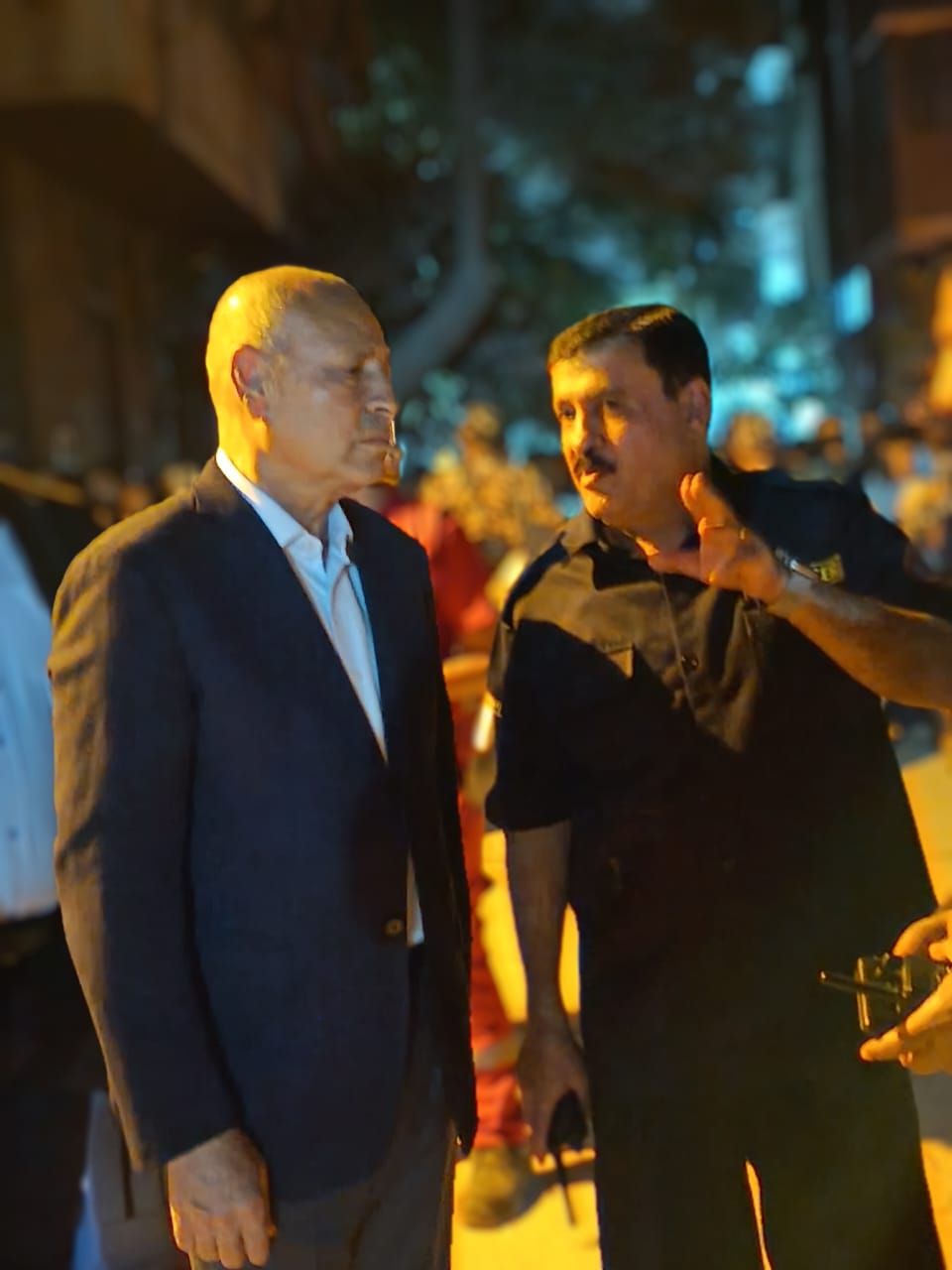 محافظ القاهرة يتفقد موقع انهيار العقار (1) محافظ القاهرة يتفقد موقع انهيار العقار (1)