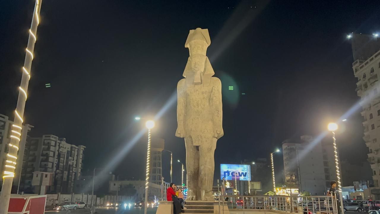 تمثال رمسيس في شارع الجيش بالمنصورة تمثال رمسيس في شارع الجيش بالمنصورة