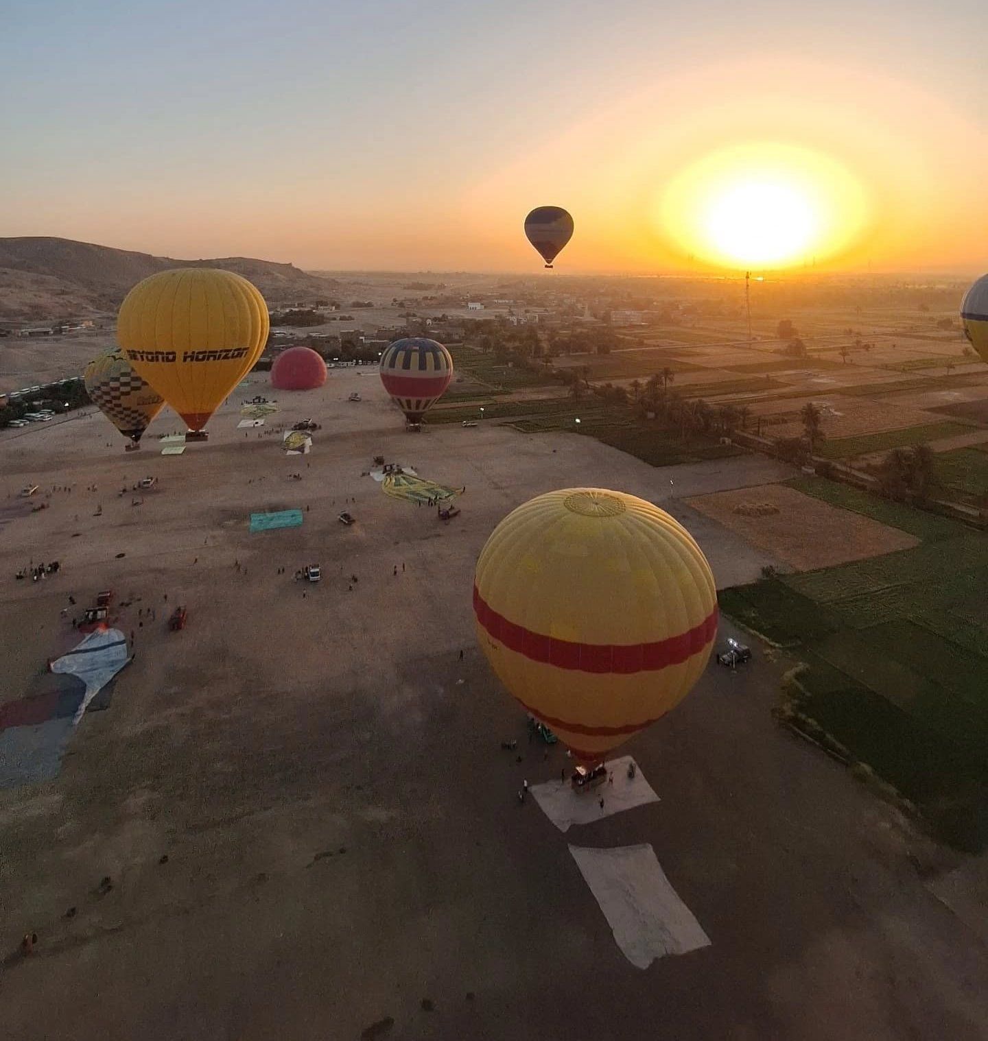 السحر والجمال للسياح مع تحليق رحلات البالون صباحاً السحر والجمال للسياح مع تحليق رحلات البالون صباحاً