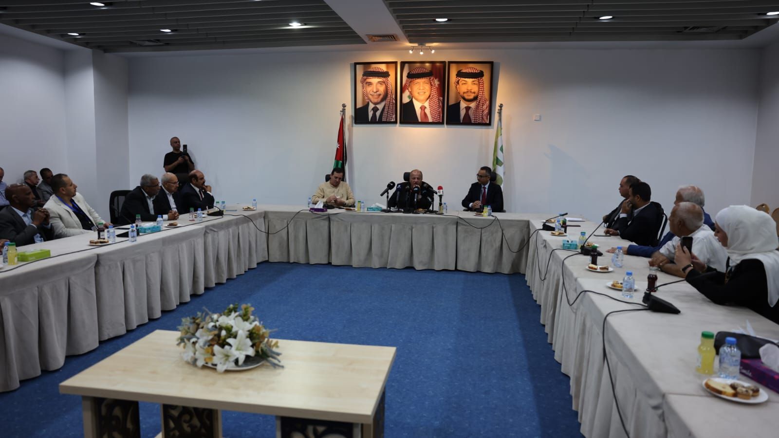الجلسة الحوارية (1) الجلسة الحوارية (1)