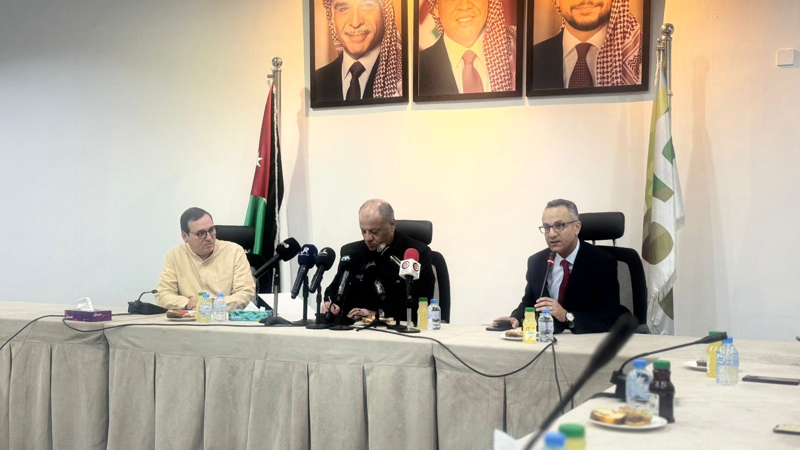 الجلسة الحوارية (3) الجلسة الحوارية (3)