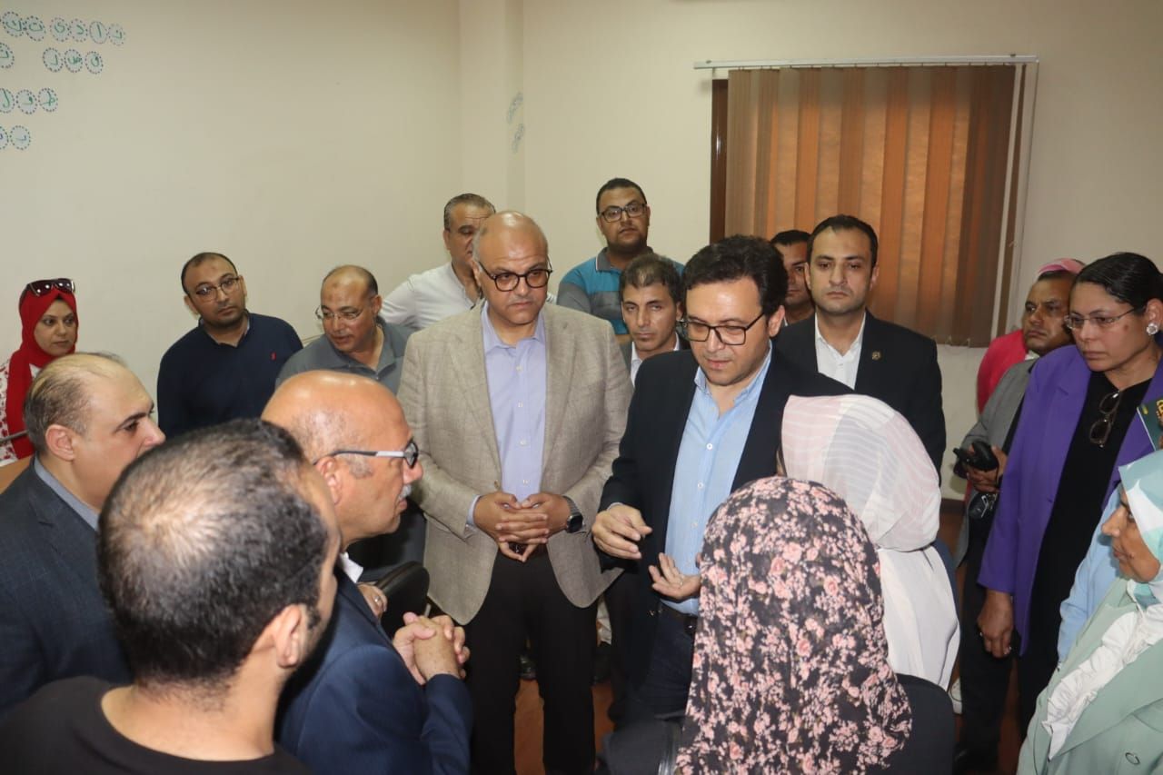 وزير الثقافة خلال الجولة وزير الثقافة خلال الجولة