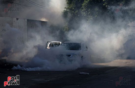 إطلاق قنابل الغاز إطلاق قنابل الغاز