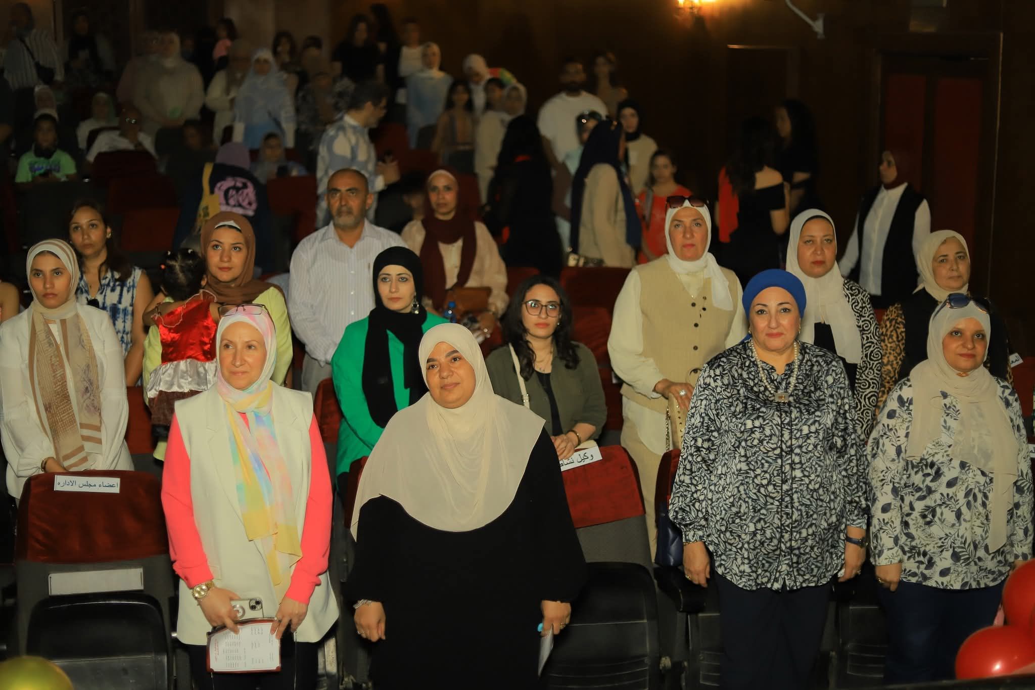 أولياء الأمور خلال الحفل أولياء الأمور خلال الحفل