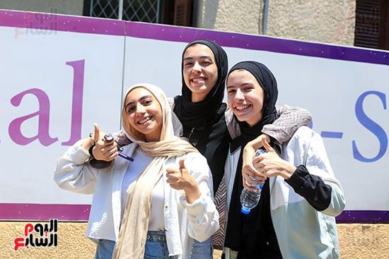 اللغة العربية ترسم البسمة على وجوه طالبات الثانوي العام اللغة العربية ترسم البسمة على وجوه طالبات الثانوي العام