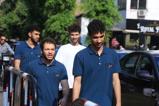 توافد طلاب الثانوية العامة إلى لجان الامتحان توافد طلاب الثانوية العامة إلى لجان الامتحان