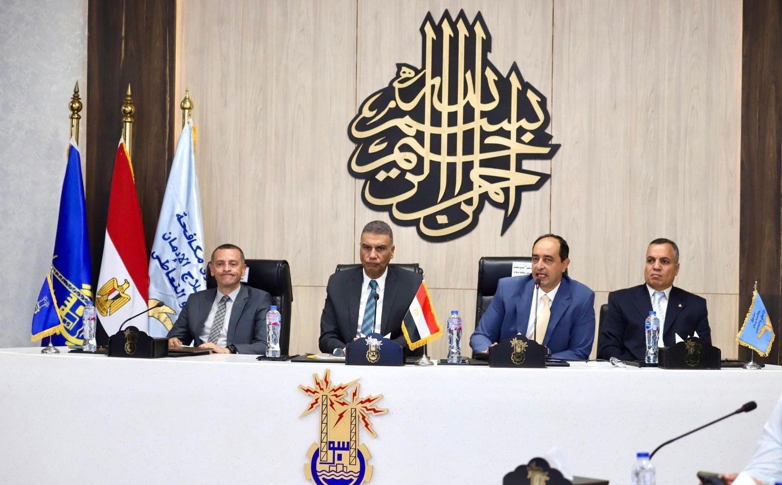 محافظ أسوان ومدير صندوق مكافحة الإدمان محافظ أسوان ومدير صندوق مكافحة الإدمان