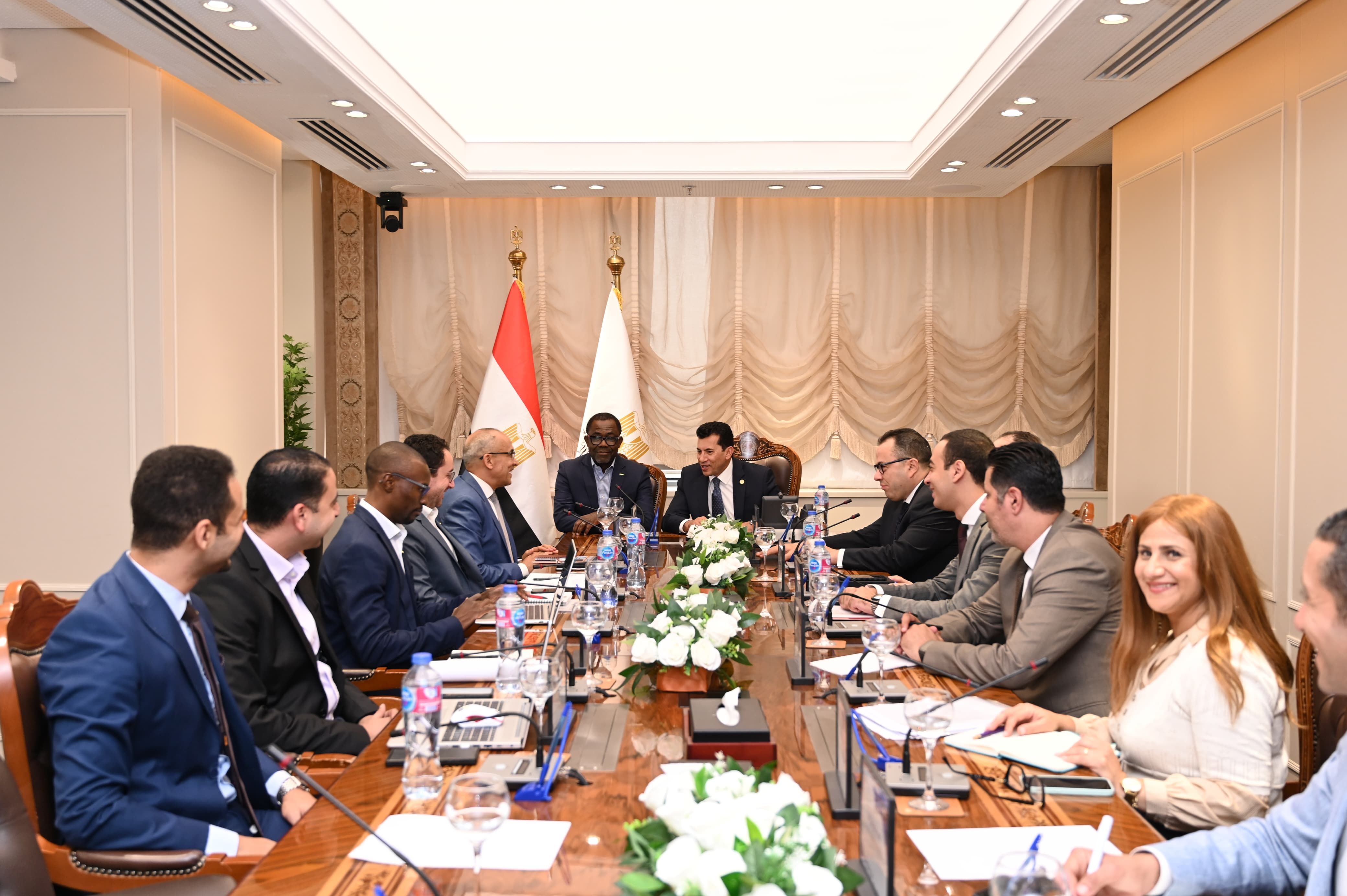 وزير الرياضة يلتقي مسئولي الاتحاد الافريقي لكرة القدم وزير الرياضة يلتقي مسئولي الاتحاد الافريقي لكرة القدم