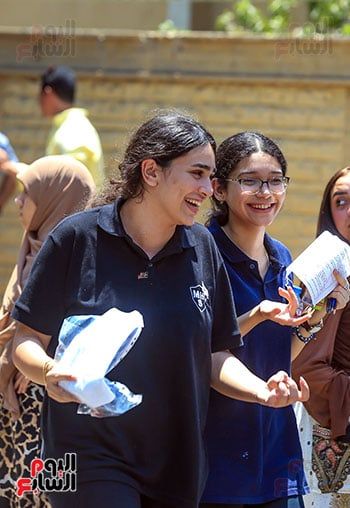 البسمة على وجوه طلبة الثانوية العامة البسمة على وجوه طلبة الثانوية العامة