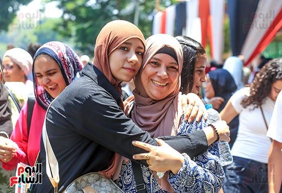 البسمة تعلو وجوه طلبة الثانوية العامة البسمة تعلو وجوه طلبة الثانوية العامة
